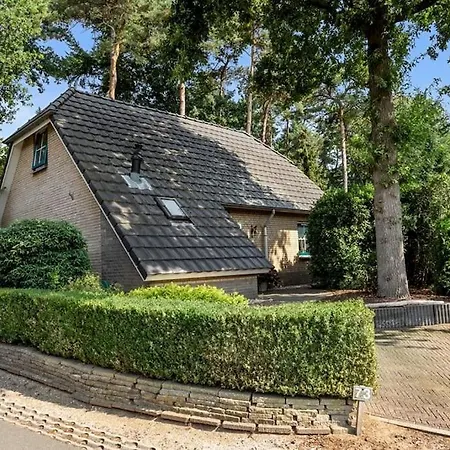 Holiday home Gezellig Vakantiehuis In Het Bos Lunteren